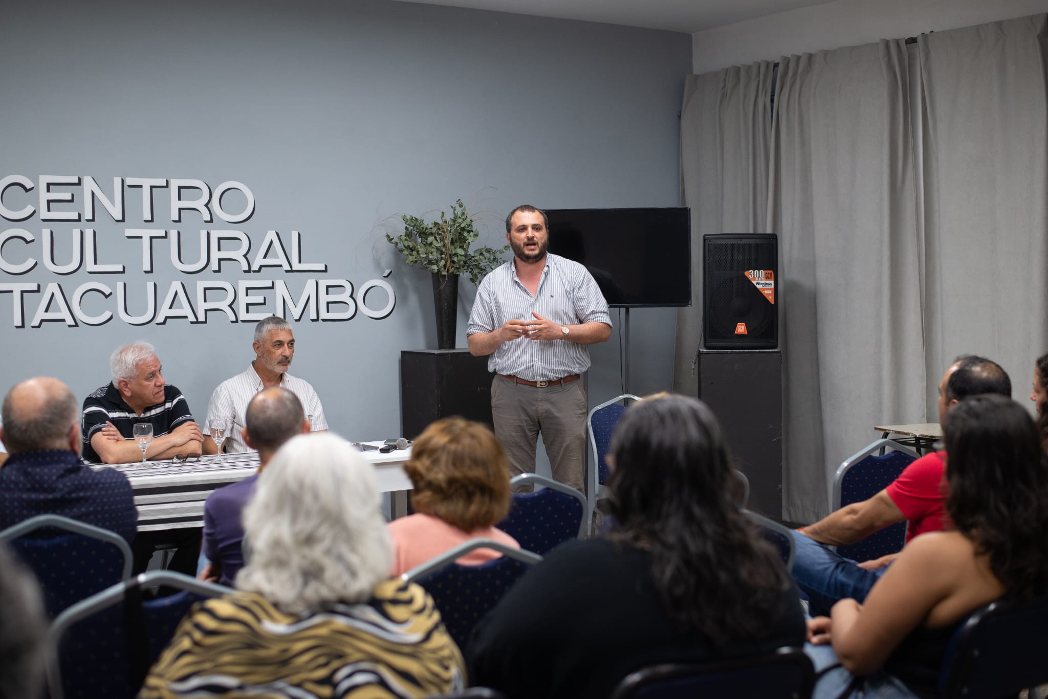Charla sobre la generación de escritores tacuaremboenses post dictadura en el Centro Cultural Tacuarembó