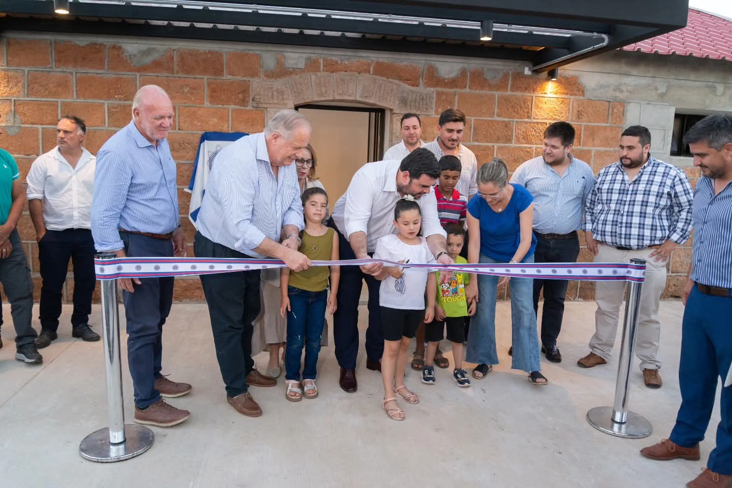 El Intendente Wilson Ezquerra acompañó la inauguración de la Terminal en Tambores, un símbolo de integración