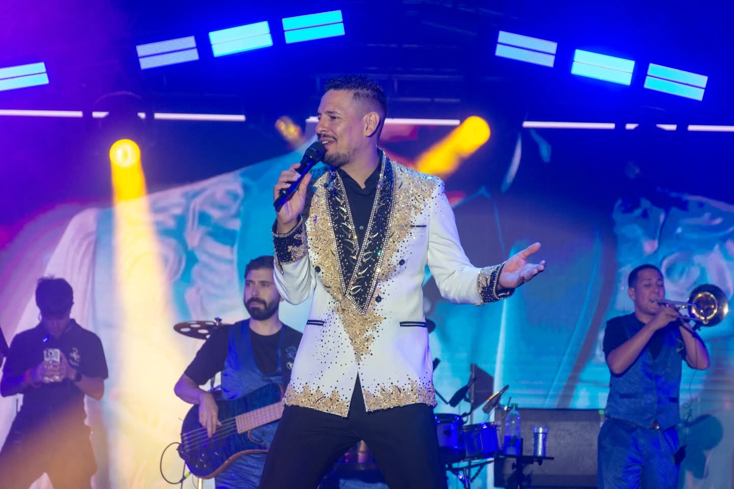 Rodrigo Tapari emocionó en la Patria Gaucha con un homenaje al folklore.