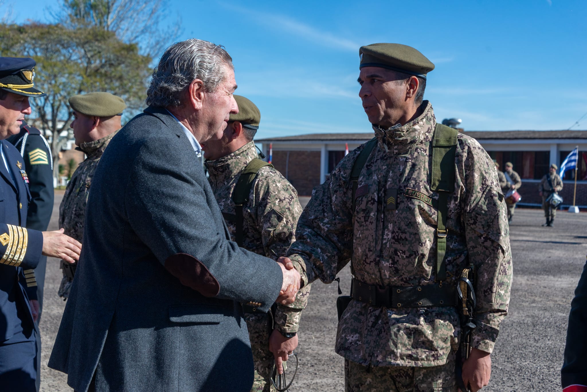 El intendente interino José Omar Menéndez acompañó a la División de Ejército III en la celebración de su 88º aniversario