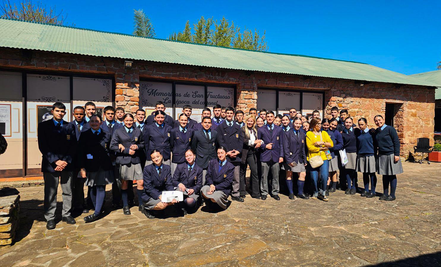 Estudiantes del Liceo Militar visitaron el Museo Carlos Gardel de Valle Edén