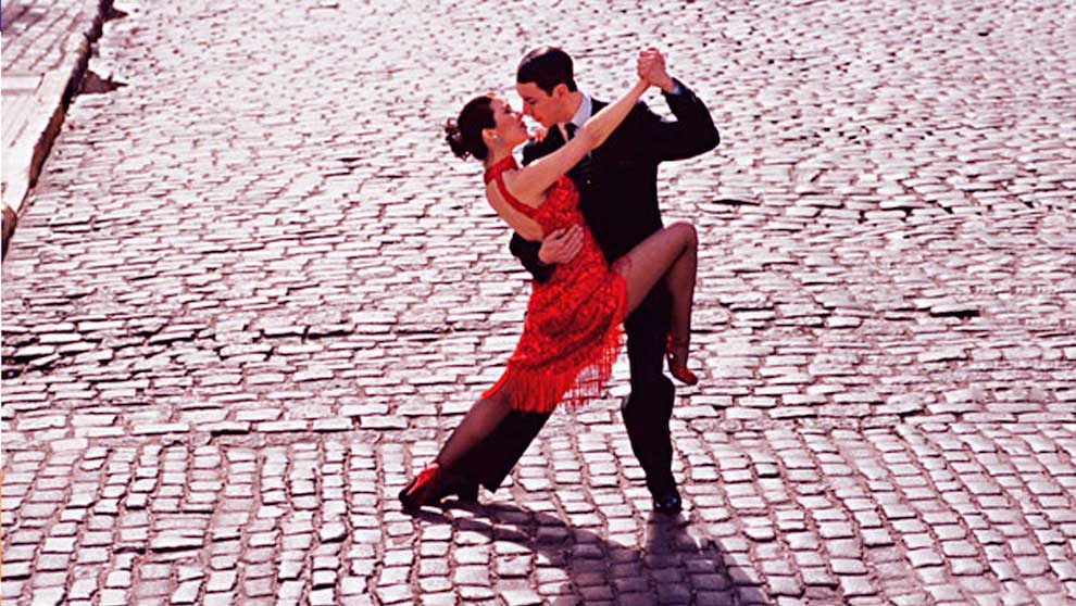 “Tango Danza” en Plaza 19 de Abril
